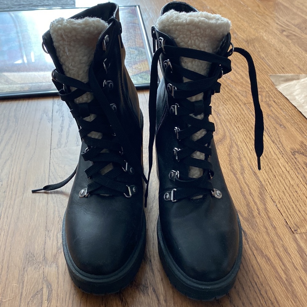 Aqua boots in like new condition - Picture 2 of 3